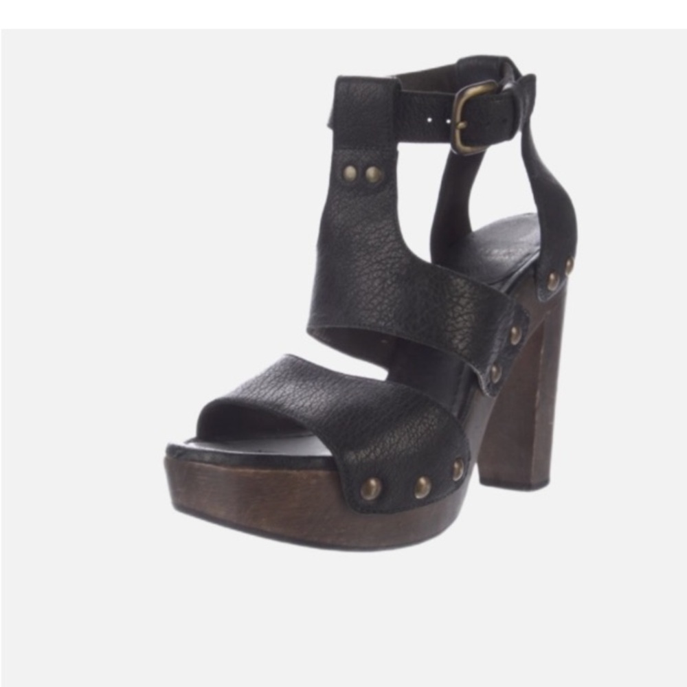 Stuart Weitzman T-Straps Black Leather Wood Heels Studded Sandals SZ 7.5 Sexy
